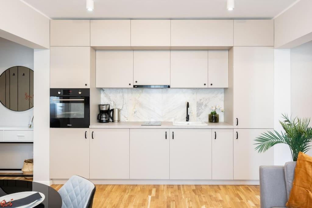 Sunny 2Br Flat - Top Location - Stunning Views Βουκουρέστι Εξωτερικό φωτογραφία